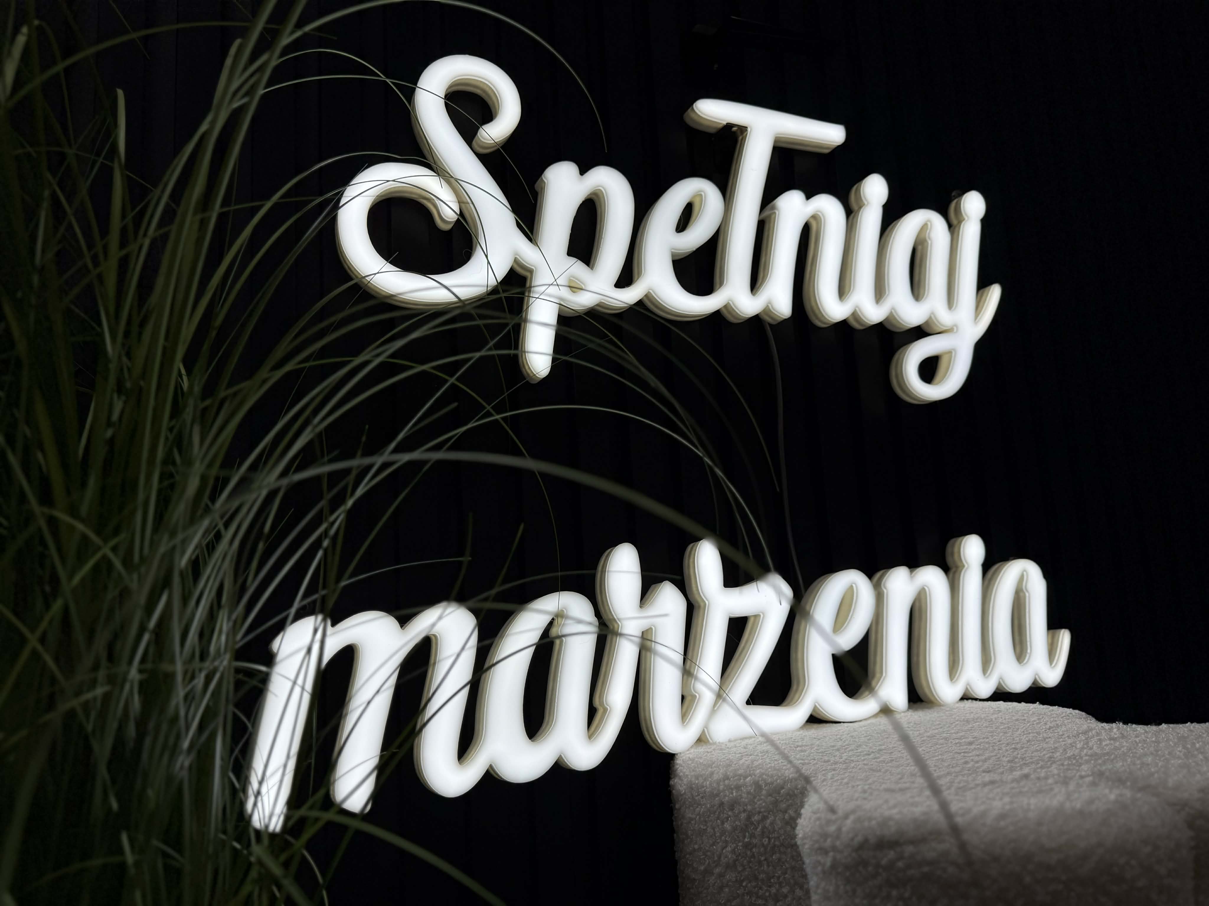 Neon motywacyjny Spełniaj marzenia